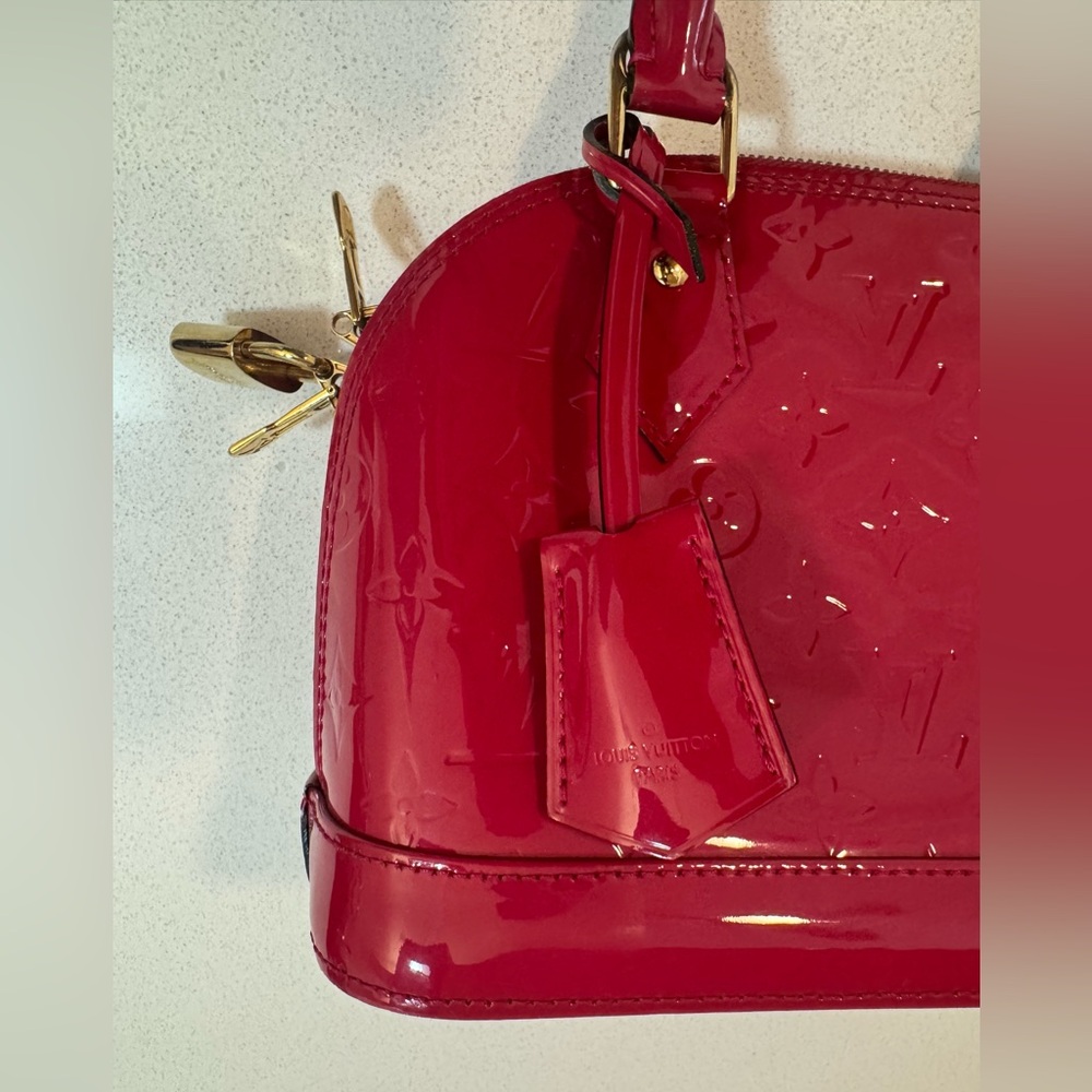 Louis Vuitton "Alma" Monogram pat-tent Leather Medium Size Bag in Red. Looks new - Picture 3 of 16